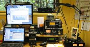 Alunos em cumprimento de medidas socioeducativas criam rádio dentro da escola