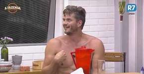 A Fazenda: Marcos faz insinuação sobre marcas no corpo de Emilly