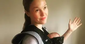 Julia Stiles é criticada por causa da forma como carrega bebê