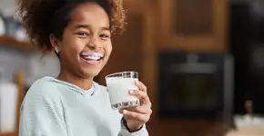 Descubra algumas razões científicas para manter o leite na sua alimentação