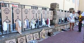 “Lojas de rua” criam novo sistema de doação de roupas