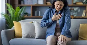 Dor no peito nem sempre é igual: 5 mitos e verdades sobre o sintoma que pode indicar risco ao coração