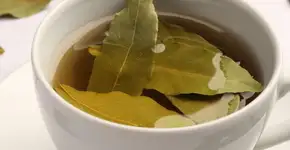 Os benefícios do chá de louro com cravo