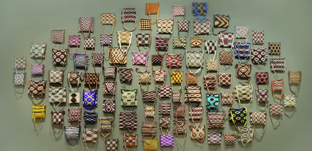 Exposição ‘Claudia Alarcón & Silät: viver tecendo’