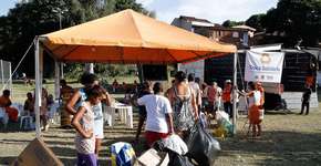 Projeto troca resíduos recicláveis por alimentos e livros