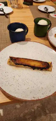 Panqueca com doce de leite com gelato de creme