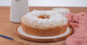 Aprenda a fazer um bolo de coco low carb molhadinho