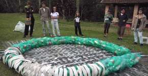 Jardins flutuantes purificam as águas de lagos e rios