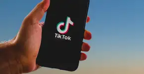 TikTok impõe novas regras para barrar certos conteúdos aos jovens