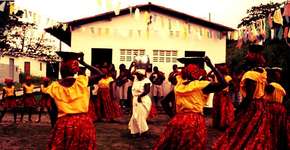 Mestre Ananias e grupo “Garoa do Recôncavo” apresentam samba de viola na Casa de Dona Yayá