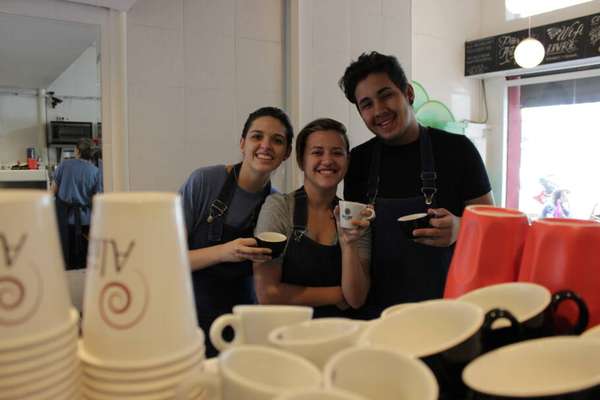 Café Alice faz 2 anos e seus clientes é quem ganham presente!