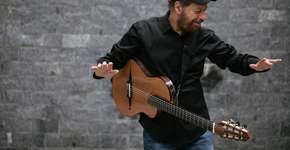 João Bosco faz show de lançamento de ‘Mano Que Zuera’ em SP