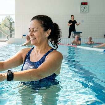 Featured mobile: Fazer musculação é bom, porém os reumatologistas afirmam: o melhor exercício para aliviar as dores nas articulações e melhorar a mobilidade