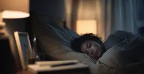 Noites em claro por causa de pensamentos incessantes? Veja o que isso significa