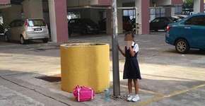 Menina de 8 anos é acorrentada em poste por faltar na aula