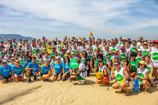 A Coca-Cola pretende reciclar o equivalente a cada lata e garrafa vendidas em todo o mundo até 2030