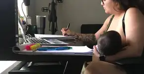 Professor proíbe mãe de amamentar filha em aula online e revolta web