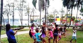 Coletivo fomenta brincadeiras tradicionais na Praça do Campo Limpo, em São Paulo