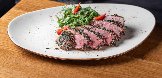 Atum crocante com quinoa: fácil, rápido e nutritivo