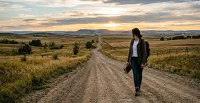 Provérbio chinês do dia: “É melhor caminhar milhares de quilômetros do que ler milhares de…”: lições de vida sobre como aprender e crescer para ter sucesso e por que a experiência importa mais do que o conhecimento