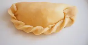 Empanada de sardinha fácil, prática e muito saborosa