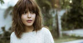 Julia Dalavia, de ‘Os Dias Eram Assim’, adota cabelo ‘joãozinho’