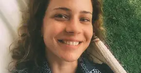 Leandra Leal publica homenagem que fez para a filha adotiva