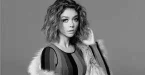 Atriz de ‘Modern Family’ detona site após boatos sobre plásticas