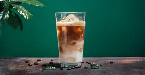 Faça leite gelado com café para se refrescar pela manhã