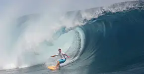 Estudante cria aparelho para medir ondas em campeonato de surfe