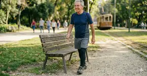 Caminhar após os 60 anos é ótimo, mas deveria ser combinado com estes exercícios com ou sem pesos