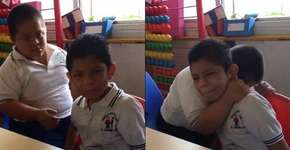 Menino com síndrome de Down acolhe colega com autismo e vídeo viraliza