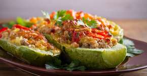 Esta abobrinha recheada é o prato prático que salva qualquer dia corrido
