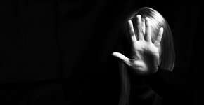 Mulher é morta pelo namorado com 26 facadas em SP