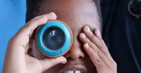 Fotógrafo cria projeto que empodera comunidades vulneráveis por meio da arte