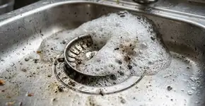 Usei vinagre com bicarbonato de sódio: para que serve a mistura e por que testá-la em casa
