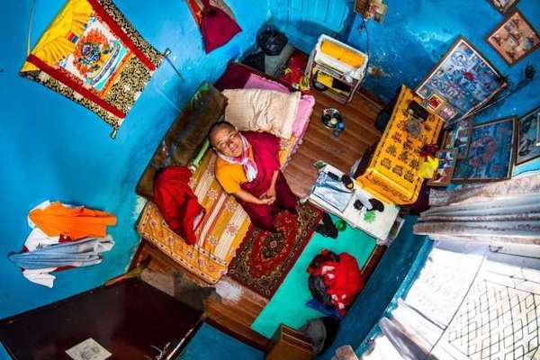 Room #385 – Pema, 22 anos, monge, Nepal