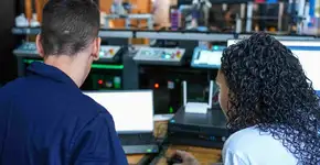 IEL abre 1,1 mil vagas de estágio com bolsas de até R$ 2 mil