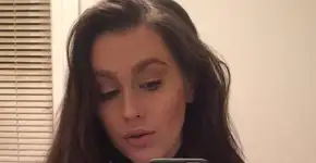 Após denunciar chefe por assédio, jovem é ridicularizada em festa