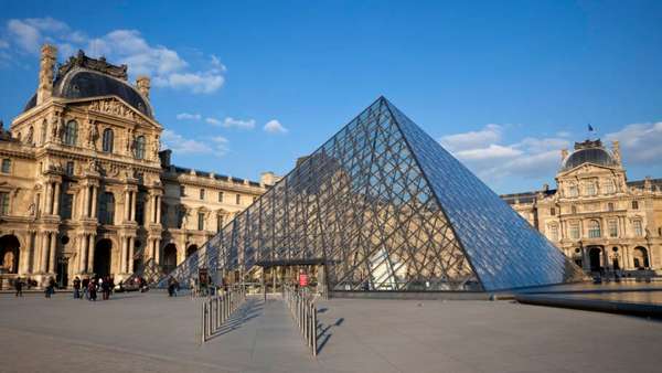 2 – Museu do Louvre (Paris, França)