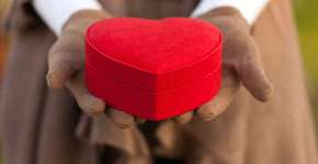 Pesquisa mostra que 30% das pessoas querem vender presentes do ex