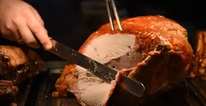 Previne anemia e controla diabetes: os benefícios da carne de peru que você precisa conhecer