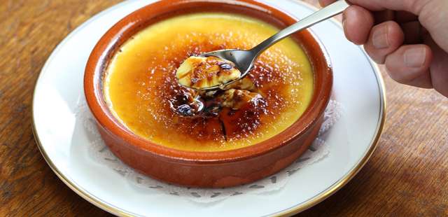 Aprenda a fazer um delicioso crème brûlée em casa