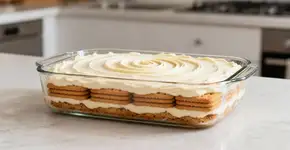 Só três ingredientes básicos de mercado fazem bolo cremoso que impressiona todo mundo