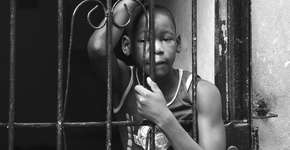 Fotógrafa brasileira retrata estilo de vida da população de Havana, Cuba