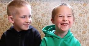 Menino conta como é viver com seu irmão, que tem Síndrome de Down