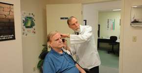 Novo tratamento recupera audição de surdos em menos de 30 dias