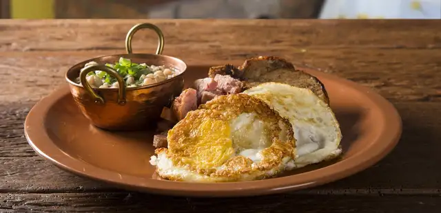 A versão vegetariana do virado à paulista, um dos pratos mais populares de São Paulo