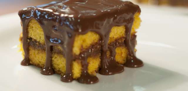 Bolo de cenoura low carb com brigadeiro sem lactose