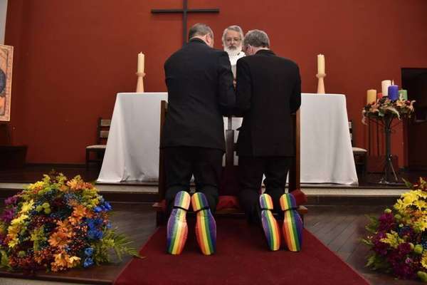 Juntos há 28 anos, Toni e David decidiram oficializar o casamento em 2018